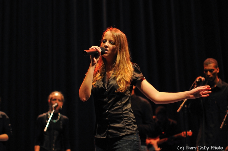 Evry Daily Photo - Telethon Evry 2010 - Concert Evry University Gospel - large - 5244068164.jpg